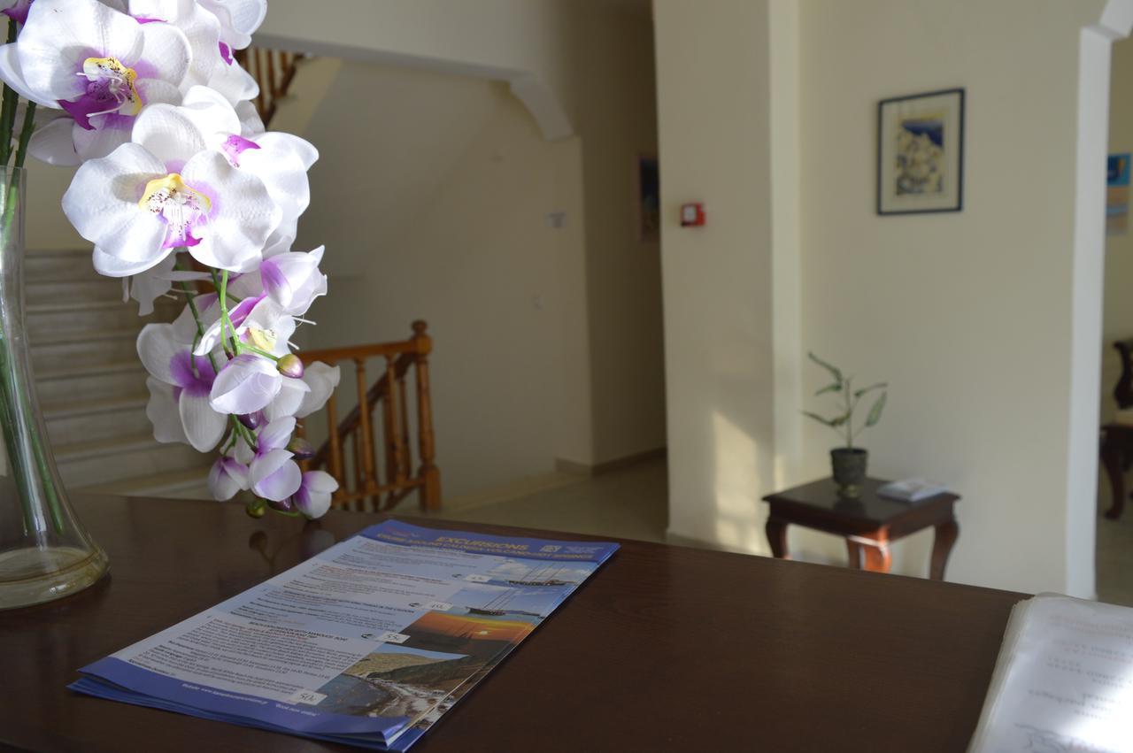 Kymata Hotel Камарі Екстер'єр фото