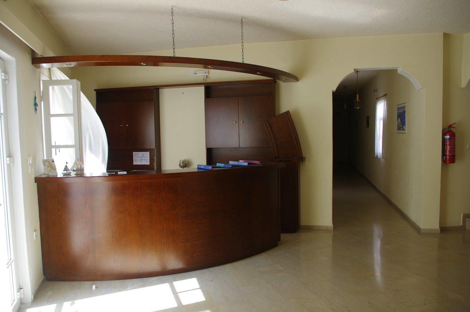Kymata Hotel Камарі Екстер'єр фото
