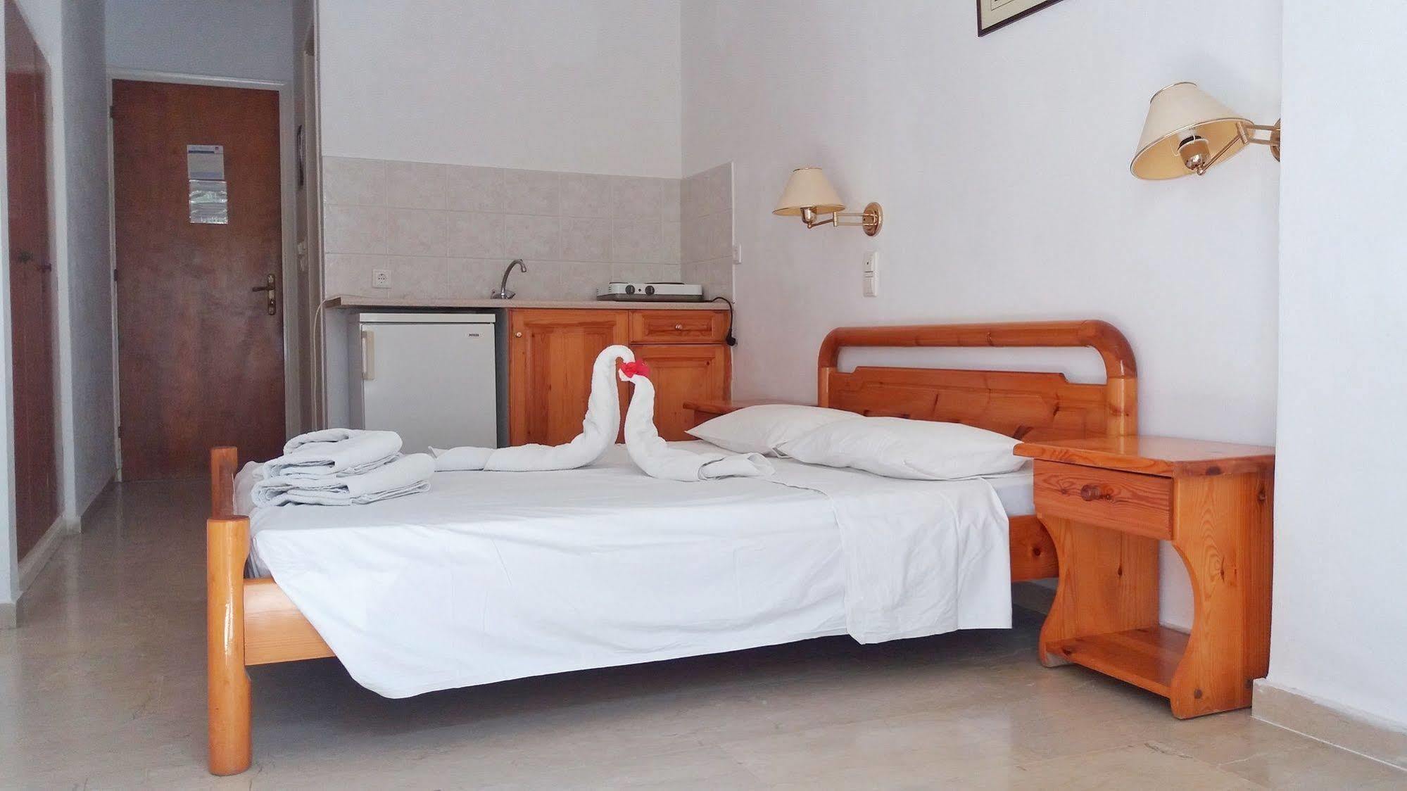 Kymata Hotel Камарі Екстер'єр фото